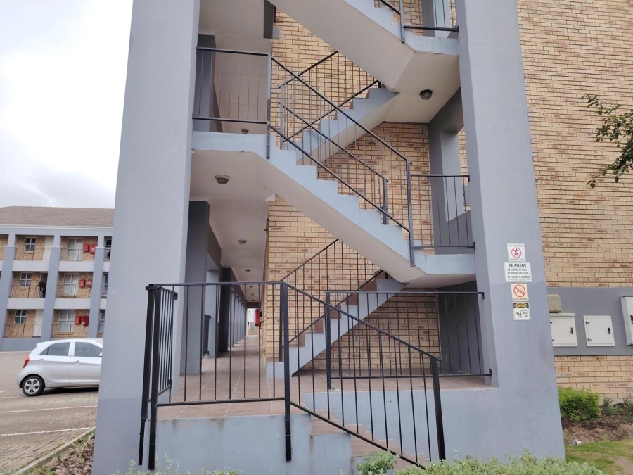 To Let 2 Bedroom Property for Rent in Buhrein Western Cape